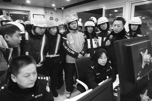 济南市公安局为“外卖小哥”“代驾”举办安全主题警营开放日